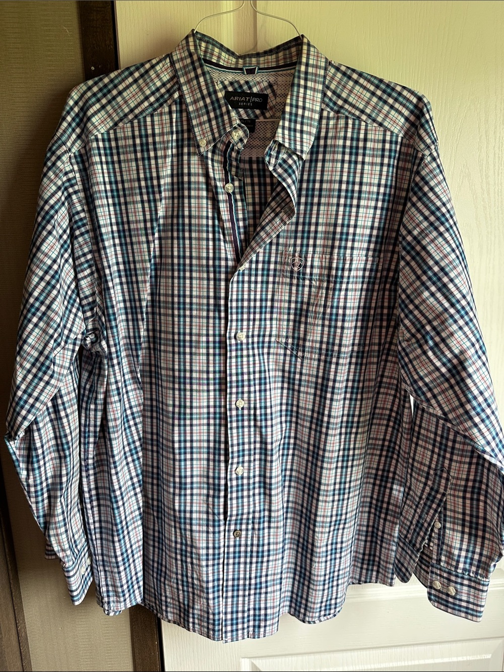 XL Ariat Pro Series Men's Blue Plaid Button-Down Shirt